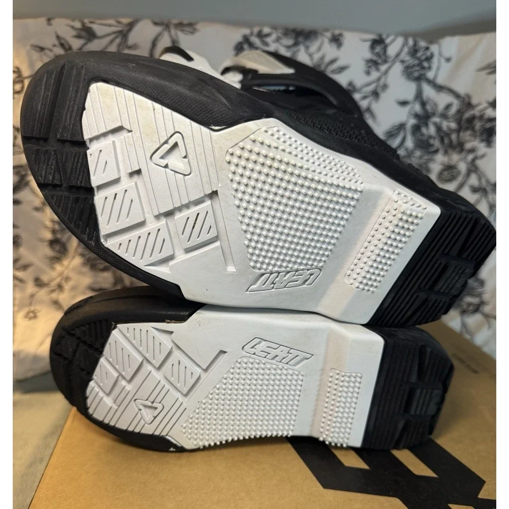 LEATT Black White Side Locking Moto Boots Off-Road Dualzone Sole 3.5 JR - Picture 6 of 11